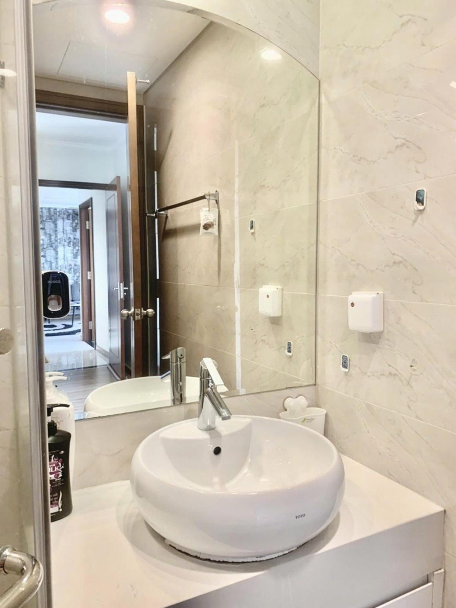 Mott Haven Apart - Vinhomes Central Park, Landmark 81 Area & Ice Rink Хошимін Екстер'єр фото